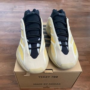 Men’s Yeezy Shoes size 10.5